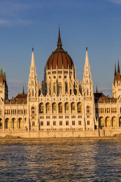 Parlamentsgebäude in Budapest — Stockfoto