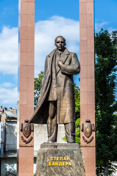 Monumento de herói ucraniano nacional S. Bandera — Fotografia de Stock
