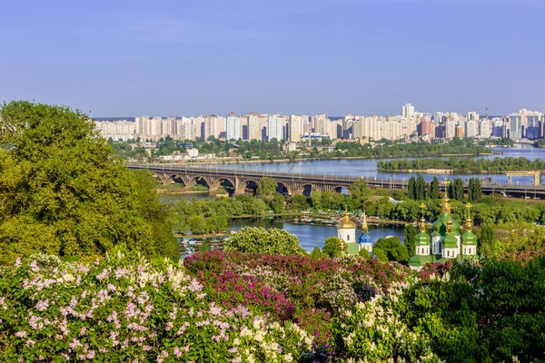 Vista del monasterio Vydubitsky — Foto de Stock