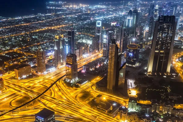 Dubai escena de noche en el centro —  Fotos de Stock