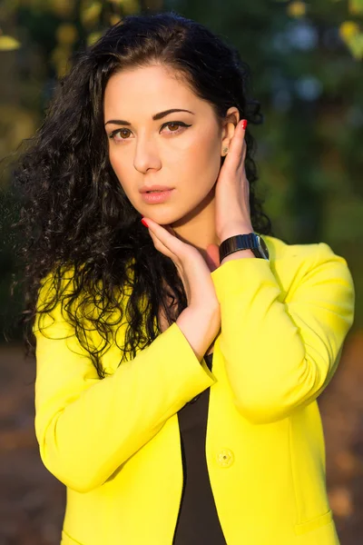 Young Beautiful Woman in a park — Stock Photo, Image