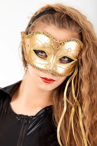Junge Frau mit Maske — Stockfoto
