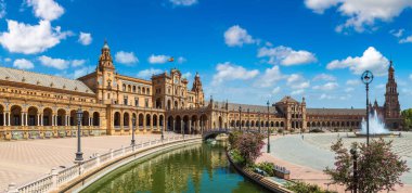 İspanyolca (Plaza de Espana) Meydanı'nda Sevilla Panoraması bir güzel yaz günü, İspanya