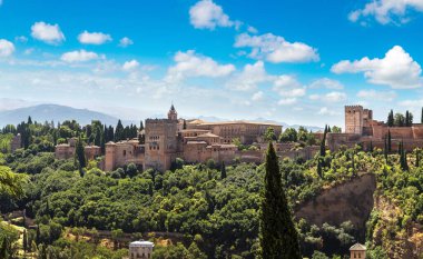 Arapça Granada'da Alhambra kalede bir güzel yaz günü, İspanya