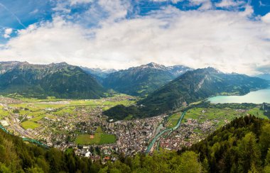 Interlaken panoramik bir güzel yaz günde, İsviçre