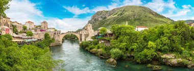 Eski Köprüsü Mostar Panoraması bir güzel yaz günü, Bosna-Hersek