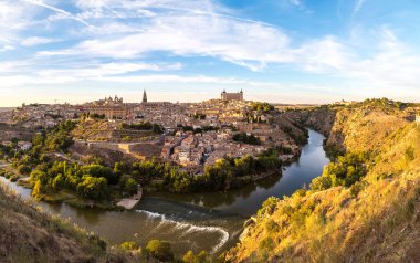 Toledo, İspanya panoramik cityscape güzel yaz gün