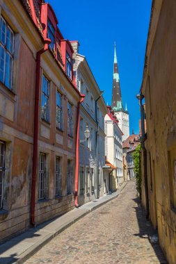 Tallinn Old Town içinde bir güzel yaz gün, Estonya