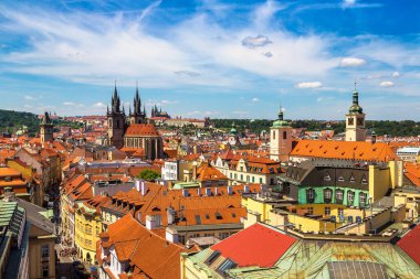 Panoramik hava görünümünde Prag bir güzel yaz günü, Çek Cumhuriyeti