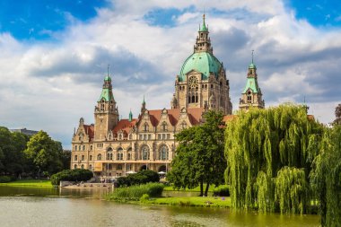 Yeni belediye binası içinde bir güzel yaz günü, Almanya Hannover