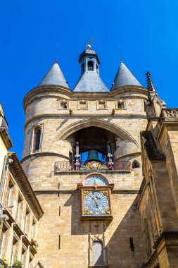 Bir güzel yaz günü, Fransa Bordeaux Grosse Closhe çan kulesi kapısı