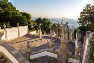 BOM Jesus mı Braga Monte manastırda bir güzel yaz günü, Portekiz