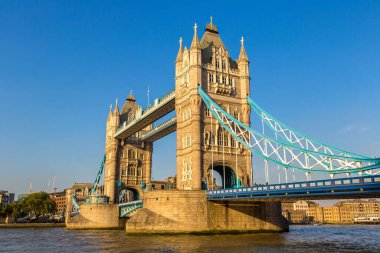Tower Bridge bir güzel yaz günü, İngiltere, İngiltere Londra'da bulunan