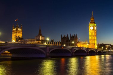 Londra'da Big Ben, Parlamento ve Westminster bridge uygulamasında bir güzel yaz gecesi, İngiltere, Amerika Birleşik Devletleri