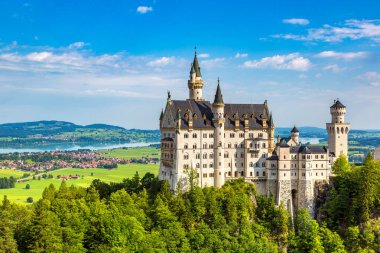 Neuschwanstein Şatosu Fussen, Bavyera, Almanya bir güzel yaz gün