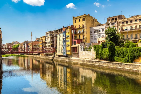 Färgglada Hus Och Eiffelbron Girona Vacker Sommardag Katalonien Spanien — Stockfoto