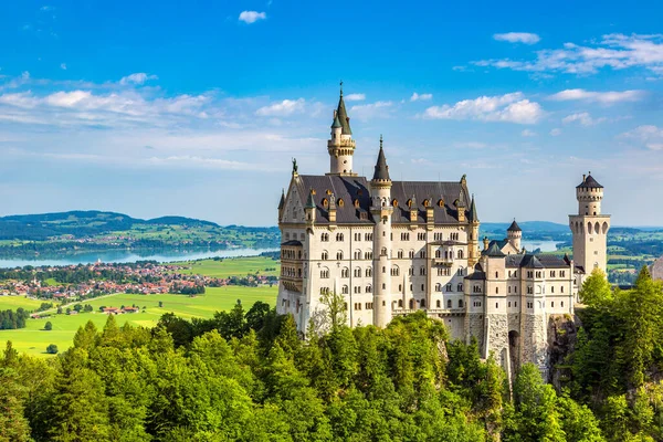 Neuschwanstein Şatosu Fussen, Bavyera, Almanya bir güzel yaz gün