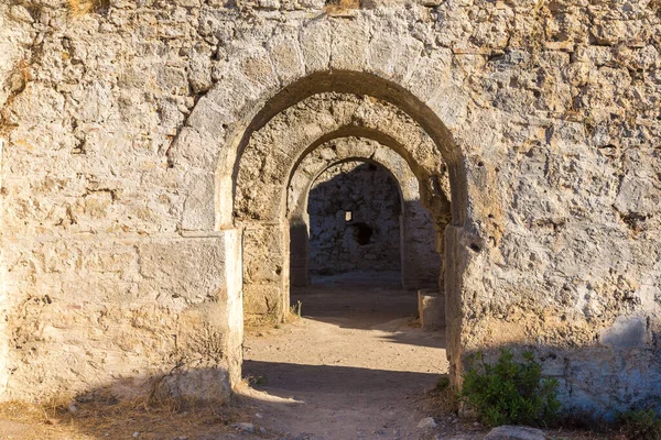 アゴラ 美しい夏の日 アンタルヤ トルコ側の古代都市の遺跡 — ストック写真