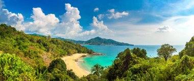 Phuket Adası, Tayland 'da güneşli bir günde Laem Sing Sahili' nin Panoraması