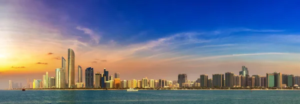 Panorama Abu Dhabi Skyline Une Journée Été Émirats Arabes Unis — Photo