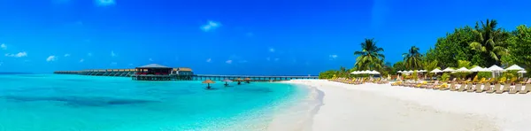 Villaları Panoraması Bungalovlar Maldivler Deki Tropik Plajda Yaz Günü Ahşap — Stok fotoğraf
