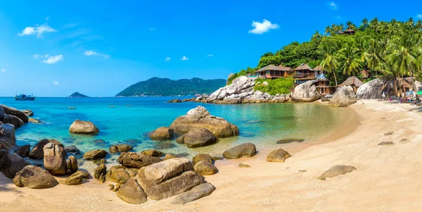 Jansom Körfezi Panoraması - Koh Tao Adası, Tayland 'da güzel bir tropikal plaj