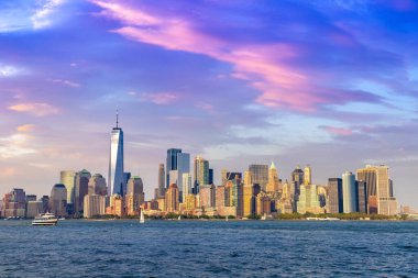 New York 'un New York şehrinin gün batımındaki panoramik manzarası, New York, ABD
