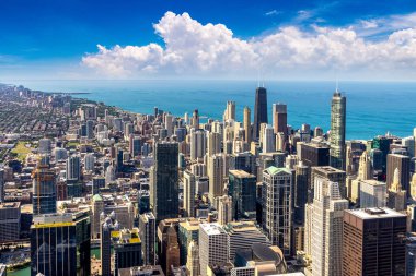 Chicago ve Michigan Gölü 'nün panoramik şehir manzarası güneşli bir günde, Illinois, ABD
