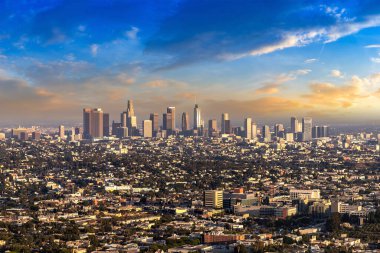 Günbatımında Los Angeles 'ın panoramik hava manzarası, Kaliforniya, ABD