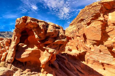 Ateş Vadisi Parkı güneşli bir günde, Nevada, ABD