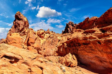 Ateş Vadisi Parkı güneşli bir günde, Nevada, ABD
