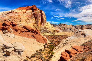 Ateş Vadisi Parkı güneşli bir günde, Nevada, ABD