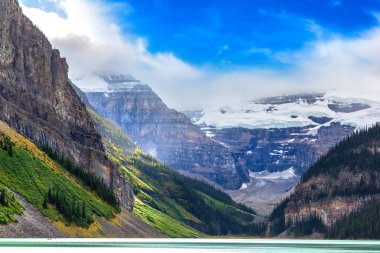 Louise Gölü 'nün panoramik manzarası, Kanada Banff Ulusal Parkı