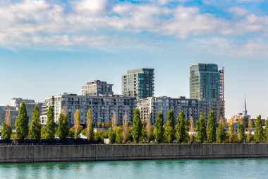 Güneşli bir günde Montreal 'in panoramik şehir manzarası, Quebec, Kanada