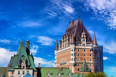 Eski Quebec City, Kanada 'daki Frontenac Şatosu' nun (Fairmont Le Chateau Frontenac) panoramik manzarası