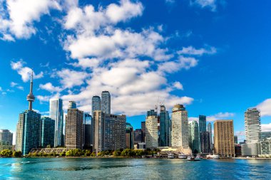 Güneşli bir günde Toronto 'nun panoramik manzarası Ontario, Kanada