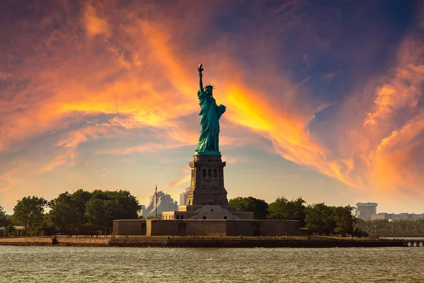Socha Svobody Při Západu Slunce New Yorku Usa — Stock fotografie