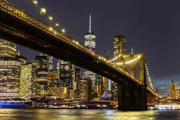 Brooklyn Bridge Och Panoramautsikt Över Centrala Manhattan Efter Solnedgången New — Stockfoto