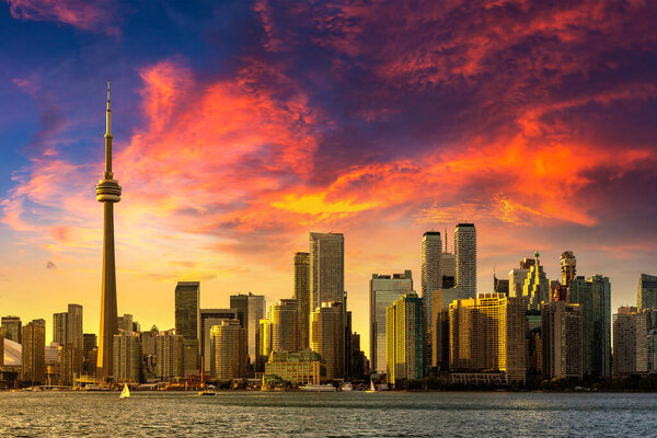 Мбаппе вид на горизонт Торонто на закате, Онтарио, Канада