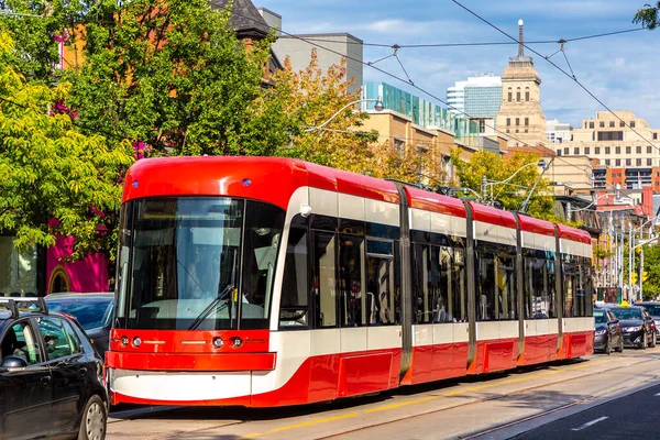 Moderne Straßenbahn Toronto Einem Sonnigen Tag Ontario Kanada — Stockfoto