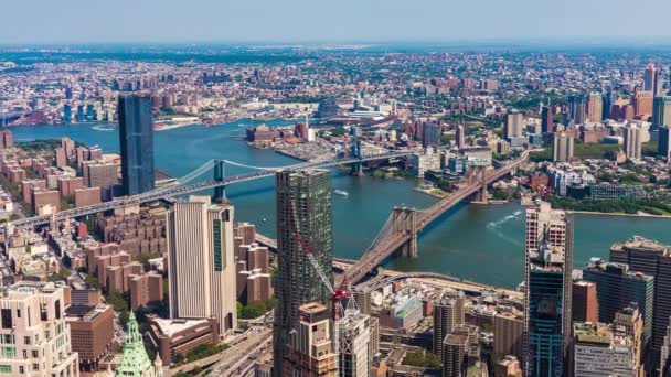 美国纽约州纽约市布鲁克林大桥和曼哈顿大桥全景鸟瞰 — 图库视频影像