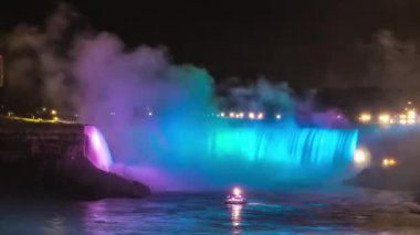 Kanada 'da Niagara Şelalesi' nin yan manzarası, Niyagara Şelalesi 'nde geceleyin Horseshoe Şelalesi, Ontario, Kanada