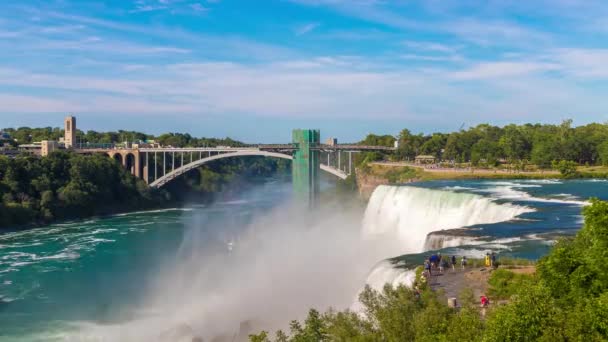 Amerikaanse watervallen bij Niagara Falls, USA, van de American Side — Stockvideo