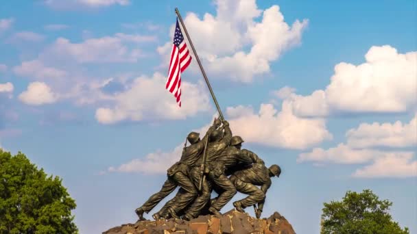 Monumento a la Guerra del Cuerpo de Marines de los Estados Unidos en un día soleado en Washington DC, EE.UU. — Vídeos de Stock