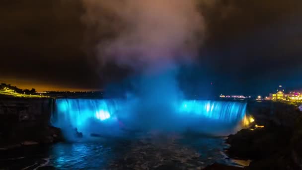 Vista lateral canadiense de Niagara Falls, Horseshoe Falls por la noche en Niagara Falls, Ontario, Canadá — Vídeos de Stock