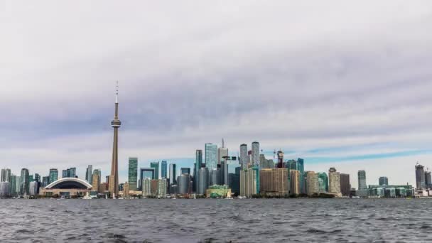 캐나다 온타리오주의 날씨가 맑은 날에 토론토의 파노라마처럼 하늘을 나는 모습 — 비디오