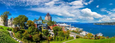 Eski Quebec City, Kanada 'daki Frontenac Şatosu Panoraması (Fairmont Le Chateau Frontenac)