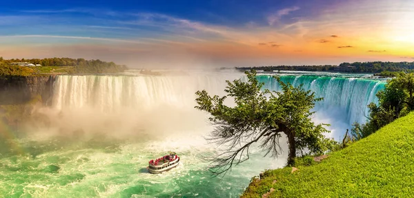 Panorama Kanadensiska Sidan Utsikt Över Niagarafallen Horseshoe Falls Och Båtturer — Stockfoto