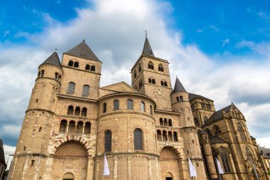Trier Katedrali güzel bir yaz gününde, Almanya