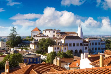 Palace of Sintra (Palacio Nacional de Sintra) Sintra içinde bir güzel yaz günü, Portekiz